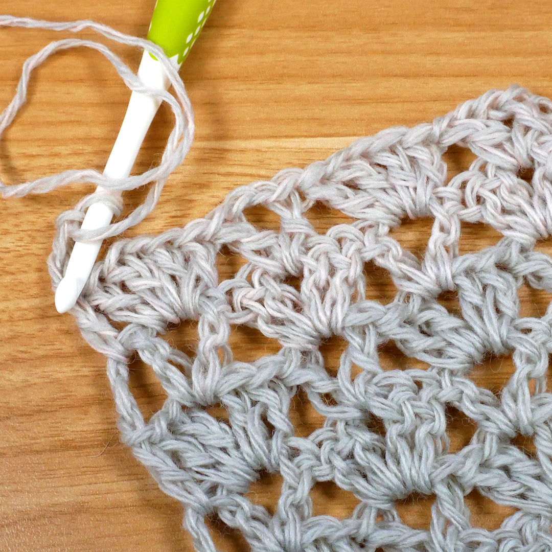 Schal im wechselnden V-Muster – Häkelanleitung (digital)