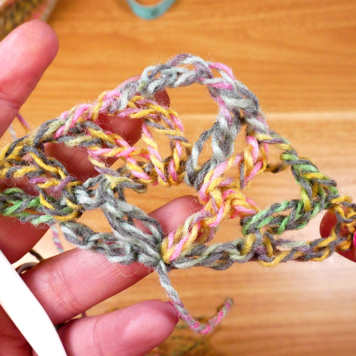 Dreieckstuch im V-Muster (mit Mittelbogen) – Häkelanleitung (digital)