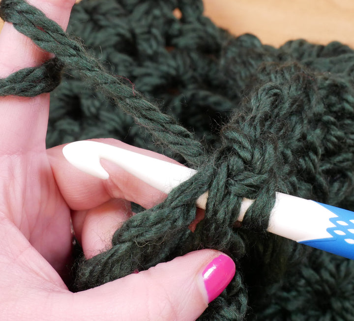 Single Loop im V-Muster mit Twist – Häkelanleitung (digital)